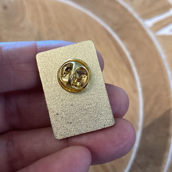 🔥7/$10 The Sun Tarot Enamel Pin NEW Sun daisies pinback - Picture 4 of 4